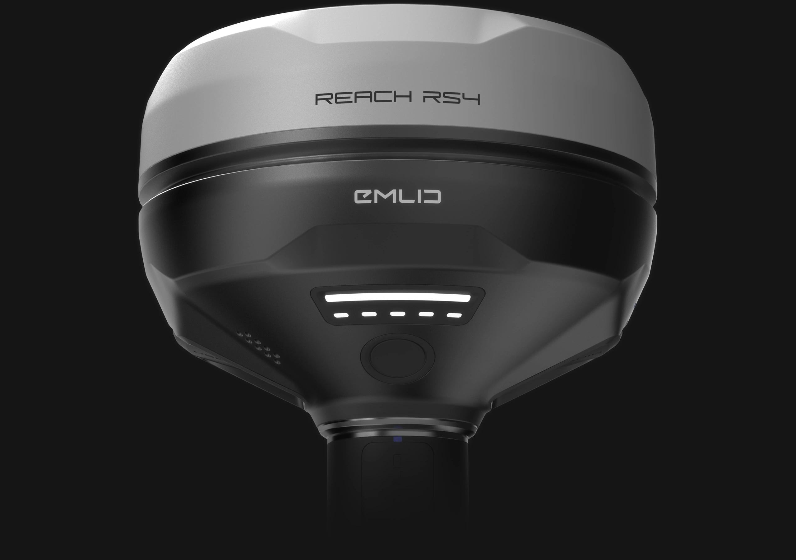 測量現場で使用される Emlid Reach RS4 RTK GNSS受信機