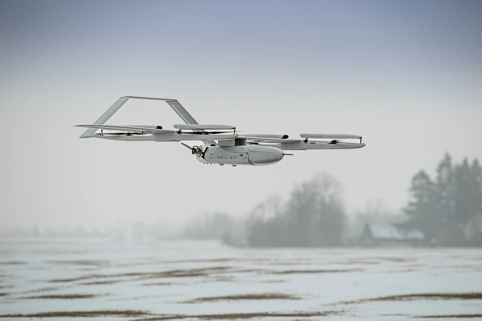 飛行するPenguin C VTOL