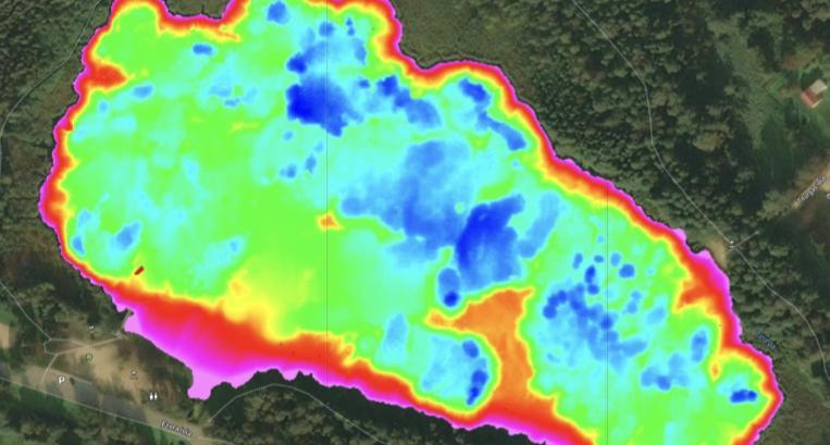 水深を色分けして水底の起伏を表した深浅図の表示例
