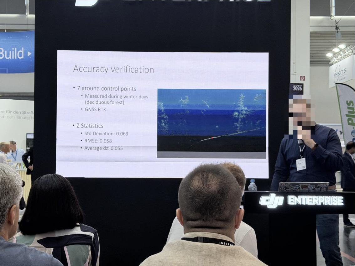 DJI Enterpriseのステージ講演。L2とL3のAccuracy Verificationのスライド
