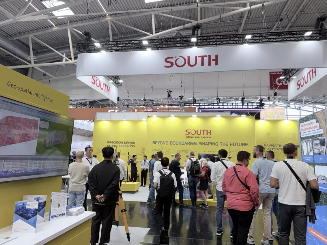 SOUTH。ブース全景