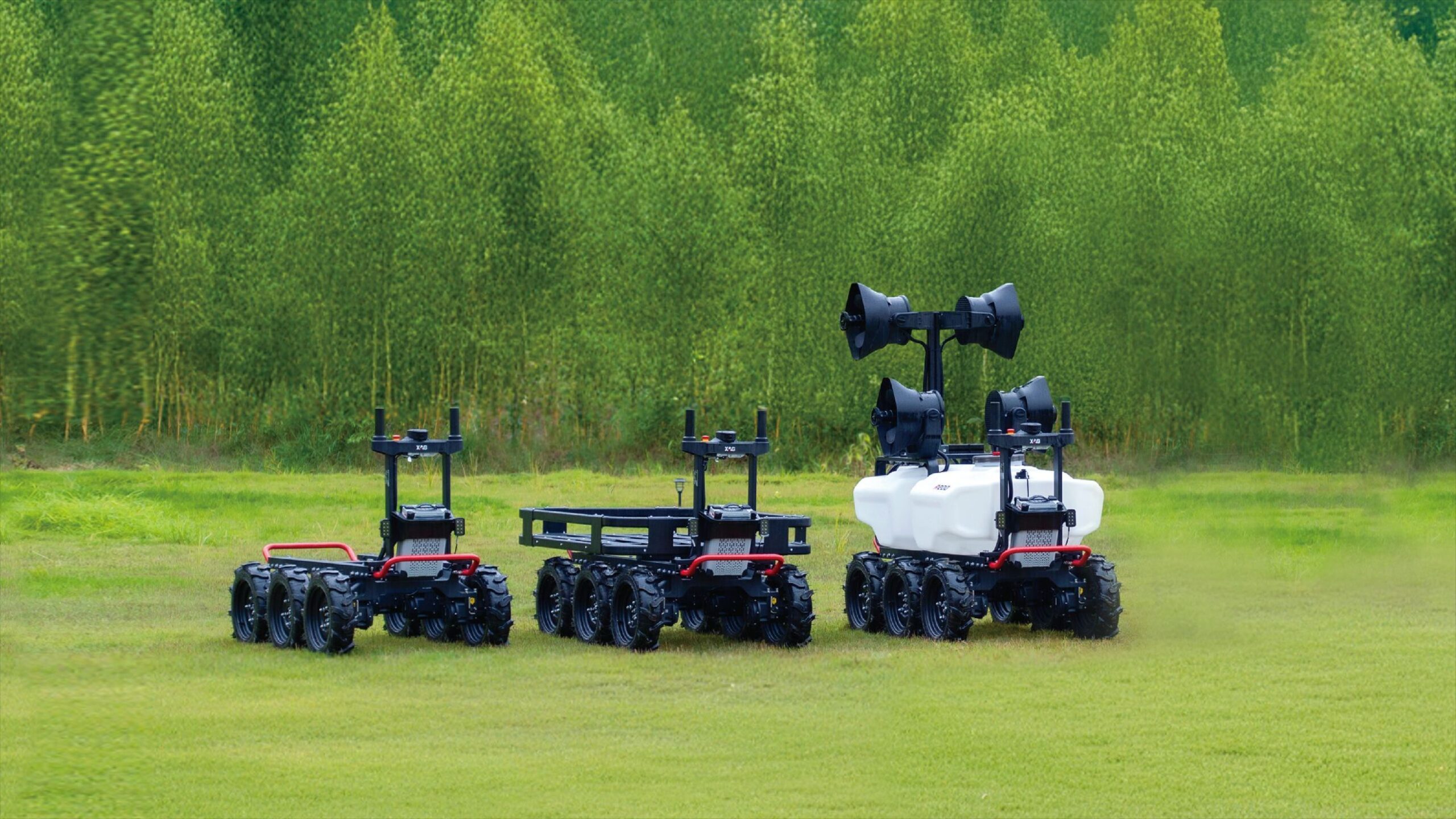 異なるモジュールを搭載したXAG農業用無人車